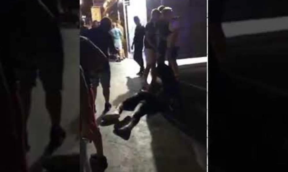 Σοκάρει το βίντεο από τη Ζάκυνθο: Αιμόφυρτος τουρίστας στη μέση του δρόμου